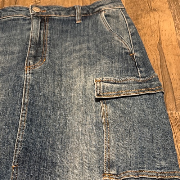 Risen Jeans Denim Midi Skirt with Front Slit and Side Cargo Pockets - Picture 7 of 7